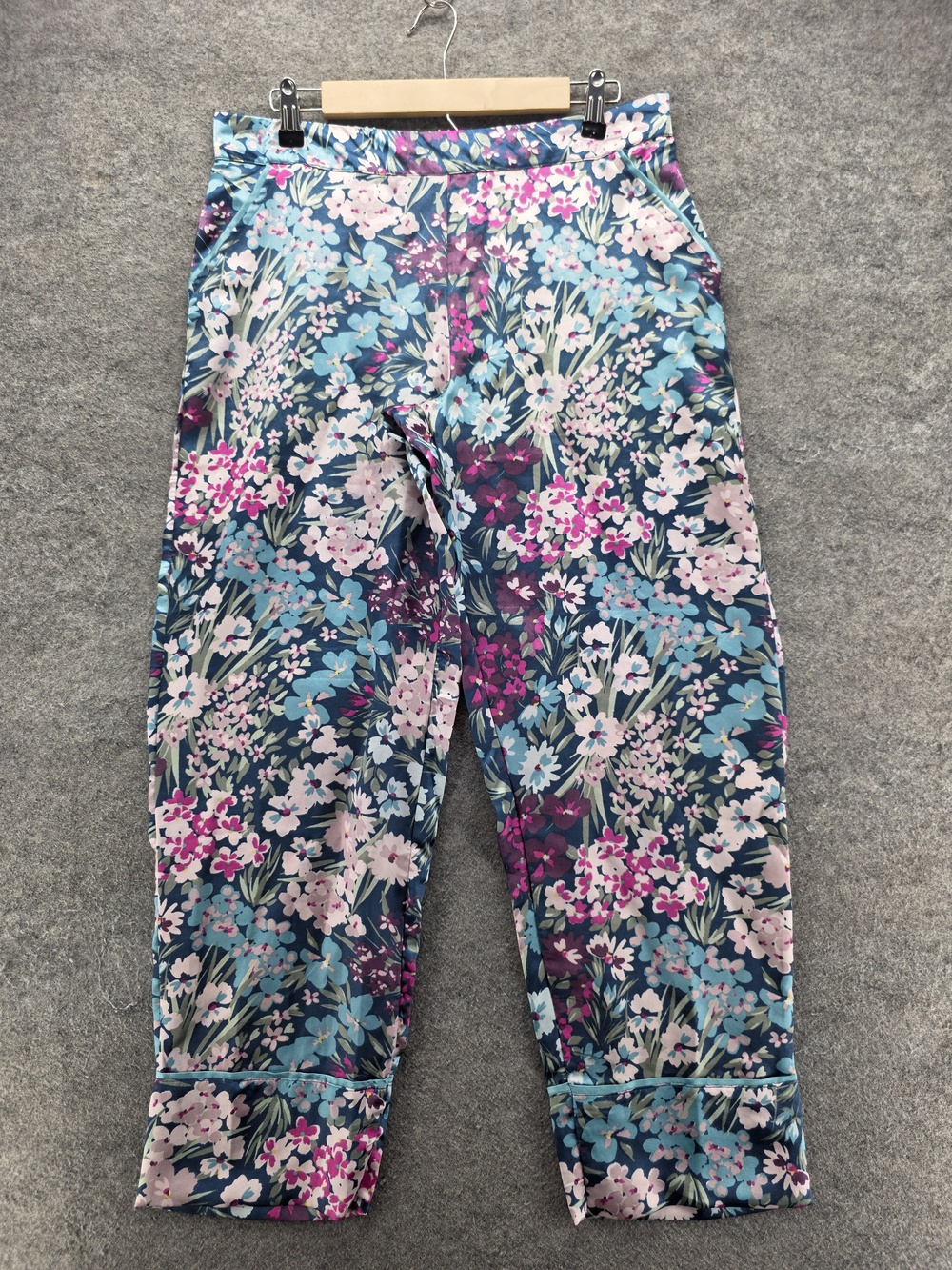 Adore Me Pajama Pants Womens M Multicolor Floral Satin Capri Sleep Lounge